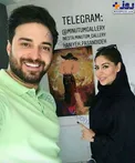 تیپ متفاوت خواننده مشهور و همسر دومش در یک گالری+عکس