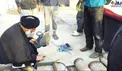 نماینده ولی فقیه در حال جوشکاری موکب اربعین+عکس