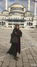 پوشش متفاوت مهتاب کرامتی در مسجد سلطان احمد‎ ترکیه/عکس