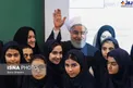 رئیس جمهور در جمع دختر مدرسه‌ای‌ها+عکس
