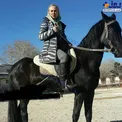 اسب سواری خانم بازیگر با اسبی سیاه و عجیب+عکس