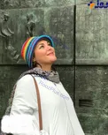 پوشش عجیب خانم بازیگر در کلیسای بارسلون/عکس