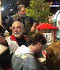 «ایرج نوذری» در حال جمع‌آوری کمک برای سیل‌زدگان/عکس