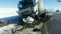 عکس/ تصادف دلخراش پژو 405 و تریلی در جاده سنندج