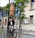عکس/ مهارت عجیب پیک دوچرخه سوار ژاپنی