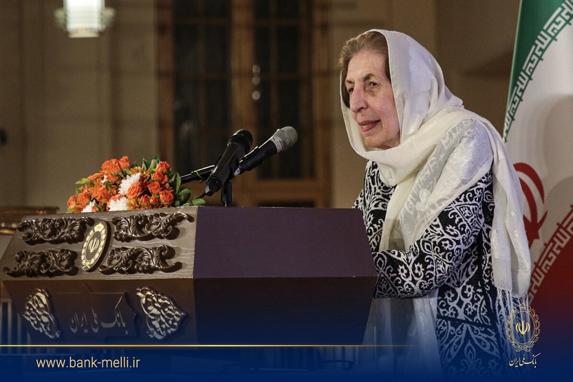 رونمایی از کتاب عکس «هزاران سال ایران» در موزه بانک ملی ایران / ژاله آموزگار: ما میآییم و میرویم، اما ایران میماند رونمایی از کتاب عکس «هزاران سال ایران» در موزه بانک ملی ایران / ژاله آموزگار: ما میآییم و میرویم، اما ایران میماند