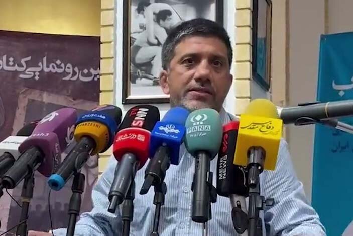 حق دارم در مورد فوتبال صحبت کنم/ به دوستان پیغام دادم نترسید نمیآیم! حق دارم در مورد فوتبال صحبت کنم/ به دوستان پیغام دادم نترسید نمیآیم!