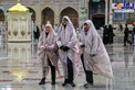 تیپ جالب سه گردشگر زن خارجی در حرم حضرت معصومه+عکس