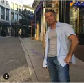 تیپ بسیار متفاوت بازیگر مشهور در خارج از کشور + عکس