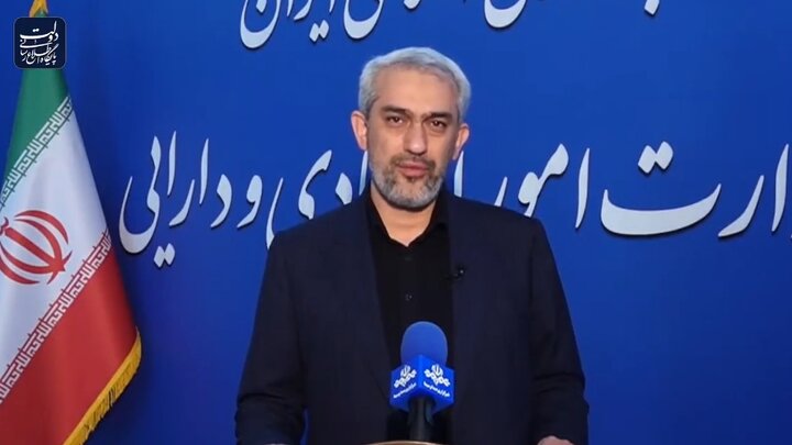 دشمنان همزمان با جنگ نظامی، اقتصاد کشور را هدف گرفتند دشمنان همزمان با جنگ نظامی، اقتصاد کشور را هدف گرفتند