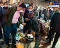 ترقه خریدن آقای وزیر در بازار همدان! +عکس