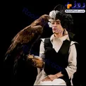 خانم بازیگر چشم در چشم یک عقاب+عکس