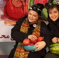 خانم بازیگر و دخترش با ظاهر يلدايى