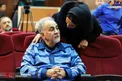 عکس/ حرف های درگوشی د‌ختر نجفی در دادگاه با پدرش