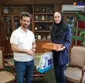 عکس/ آقا‌ی وزیر با «تیشر‌ت» و «شلوار لی» در وزارتخانه!