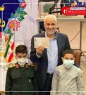 محسن مهرعلیزاده با نوه هایش در انتخابات ثبت‌نام کرد/عکس