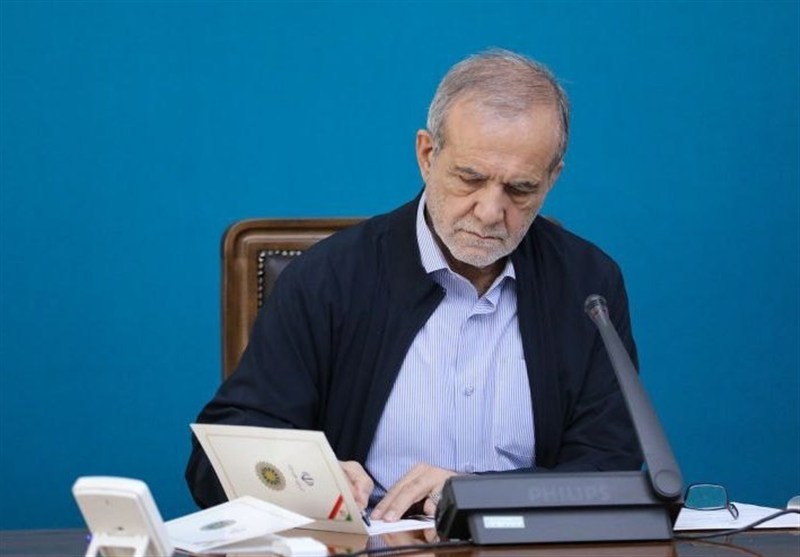 ملت ایران از امام شهید آموخته زیر بار ذلت نرود
