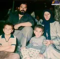 عکسی دیده نشده از علی انصاریان در کنار پدر و مادرش