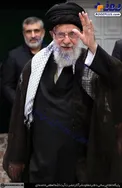 تصویری از لحظه ورود رهبر انقلاب به حسینیه امام خمینی(ره) در اولین شب عزاداری حضرت اباعبدالله الحسین (ع)