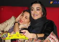 ژست عجیب و غریب دو بازیگر مشهور زن در آغوش یکدیگر + عکس