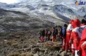 تصویری از ⁣تیم امداد کوهستان در حال جستجو برای یافتن لاشه هواپیما