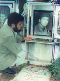 یک شهید بر مزار خودش! +عکس