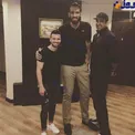 ستاره پرسپولیس درکنار بلند قامت ترین هوادار استقلال +عکس