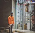 عکس/ حسرت خریدن شیرینی در نگاه پدر سختکوش