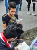 مطالعه کتاب توسط معترضین در میدان التحریر + عکس