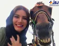 سلفی عجیب و غریب خانم بازیگر با یک اسب خندان+عکس