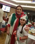 مانتوی عجیب «نرگس محمدی» در هنگام تماشای بازی تیم ملی! + عکس