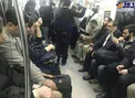 سیاستمدار مشهور کشورمان در مترو بدون بادیگارد+عکس