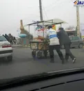 تصویری زیبا از اقدام پسندیده مامور راهنمایی و رانندگی!