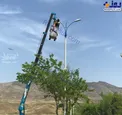 کار عجیب یک مأمور برق در سطل زباله!+عکس