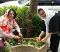 سبزه گره زدن خانم بازیگر معروف در باغچه + عکس