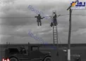 نحوه تعمیر سیم‌های تلفن در زمان قدیم+عکس