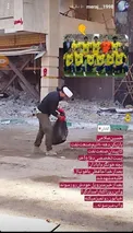 عکس/ بازیکن اسبق صنعت نفت پای کار مردم آبادان