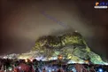 نمایی زیبا از کوه صفه در شب برفی اصفهان