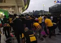 نماز جماعت هواداران مالزیایی در استادیوم + عکس