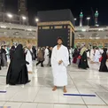 ستاره آرسنال در کنار خانه خدا/عکس
