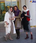 تیپ جالب و جدید خانم بازیگر کنار دوستانش + عکس