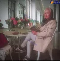 تیپ جالب خانم بازیگر در تالاری زیبا + عکس
