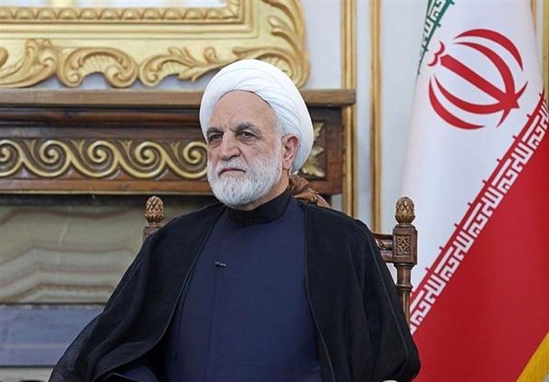 خبرنگار متعهد، همسنگر رزمندگان پشت لانچر است خبرنگار متعهد، همسنگر رزمندگان پشت لانچر است