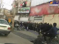 صف بستن مردم برای روغن در روزهای کرونایی/عکس