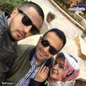 مهرداد صدیقیان در کنار مادر و برادرش + عکس