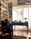 عکس بدون تاریخ «حامد بهداد» در اتاق پدرش + عکس