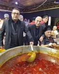 پدر و پسر بازیگر پای دیگ نذری+عکس
