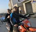 عکس/ حاج قاسم و سرتیم حفاظتش سوار بر موتور