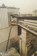 پل عابرپیاده غیرمجاز پالادیوم تخریب شد/ عکس