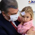 کودک معروف زلزله ازمیر در آغوش وزیر بهداشت +عکس